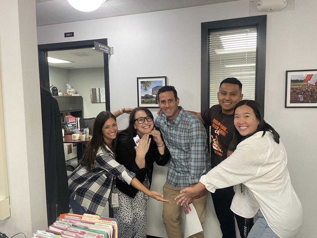 Huskies Run: Hersey Selfie Challenge with Staff today! Task#8: Your team loving your school!!! Love the team bonding throughout our school and supporting Endeavor yearbook with Staff candids!!! HuskiesRunAsONE <a href="/HerseyHuskies/">Hersey High School</a> <a href="/District214/">District 214</a>