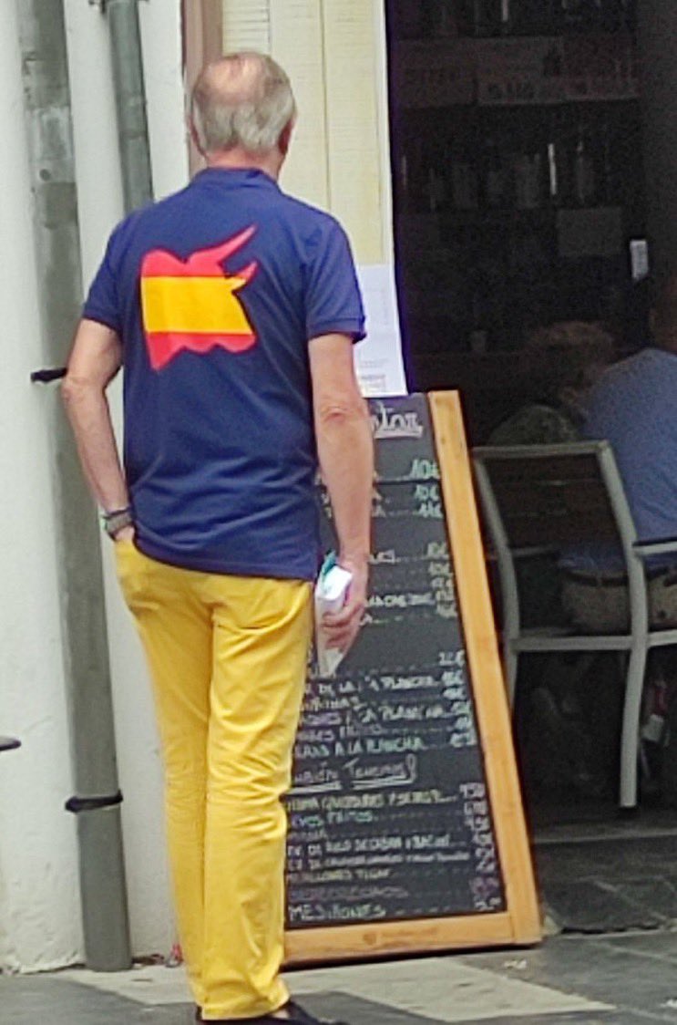 Primer tratado de sociología turística del Fodechincho ( Lucio Martinez Pereda, Ed Me publico a mí mismo, Vigo, 2024)

El fodechincho es un turista ágrafo funcional que se queja de que en Galicia se hable el gallego, manifiesta disgusto cuando descubre algas en las playas o se