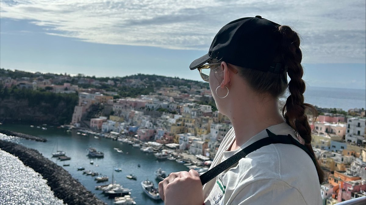 UNL_CEHS's tweet photo. Tayler Trotta spent two weeks in Italy this summer for her international studies minor. She graduates this weekend and hopes to teach history at an international school.
Read Tayler's Q&A >> https://t.co/fWT9a78o4h
@UNL_CYAF @CEHS_global @UNLGlobalEx
#UNL #UNLCEHS #CEHSisGlobal https://t.co/S2zpvd87fG