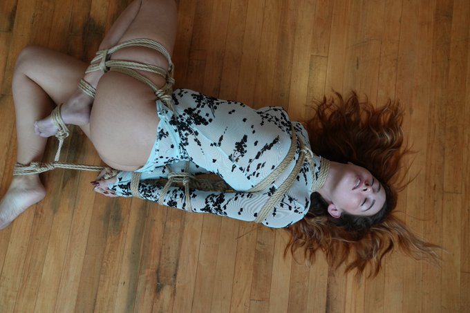 Would you fuck me while I'm tied up?? https://t.co/79f8pGI0EI