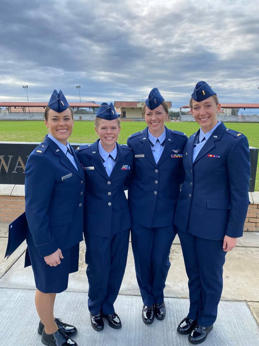 INTERN SPOTLIGHT!
✨Codie Kurka, DO, USAF✨
Home: Kalamazoo, MI
Med School: Univ of Incarnate Word
EM Interests: Peds/Wilderness 
Why UT? - They truly invest in and genuinely care about residents! Also, training at a county hospital gives me the best foundation to tackle anything