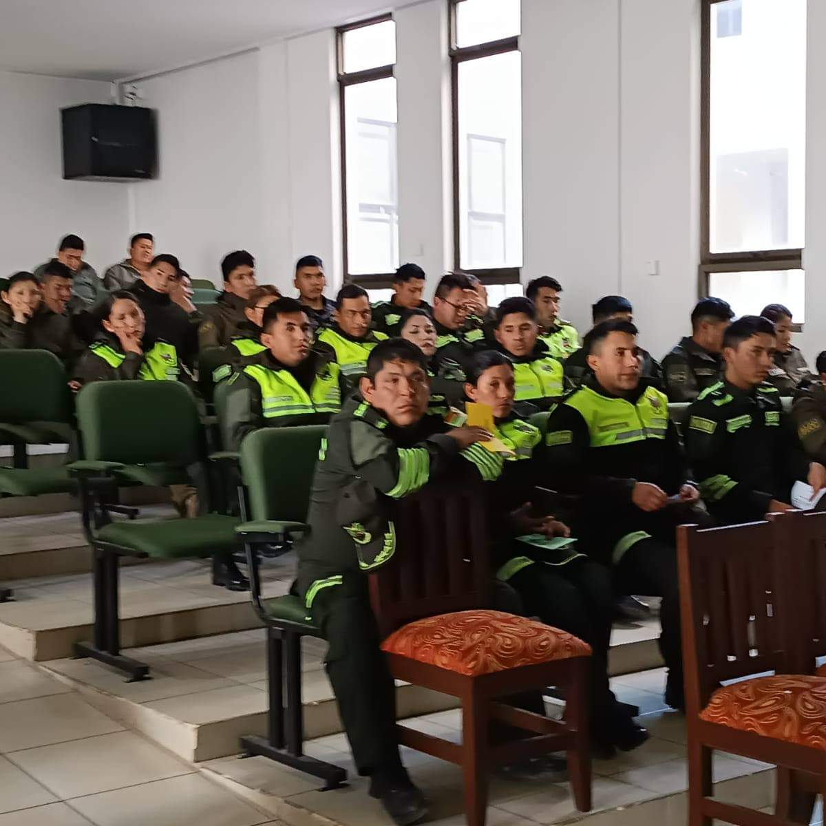 JusticiaBol's tweet photo. #Conalpedis desarrolla “Taller de Capacitación del Buen Trato a las Personas con Discapacidad” dirigido a servidores policiales de #Tarija
#NotaDePrensa ➡️ https://t.co/t5uaEH2rom
#UnidosRumboAlBicentenario
#LaTransformaciónDeLaJusticiaAvanza https://t.co/ujqyPAGEUC