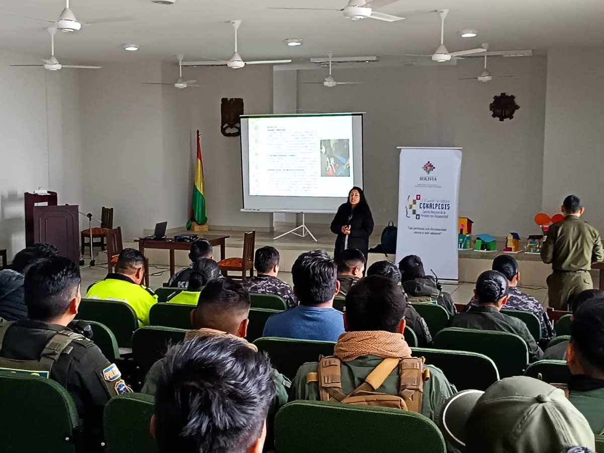 JusticiaBol's tweet photo. #Conalpedis desarrolla “Taller de Capacitación del Buen Trato a las Personas con Discapacidad” dirigido a servidores policiales de #Tarija
#NotaDePrensa ➡️ https://t.co/t5uaEH2rom
#UnidosRumboAlBicentenario
#LaTransformaciónDeLaJusticiaAvanza https://t.co/ujqyPAGEUC