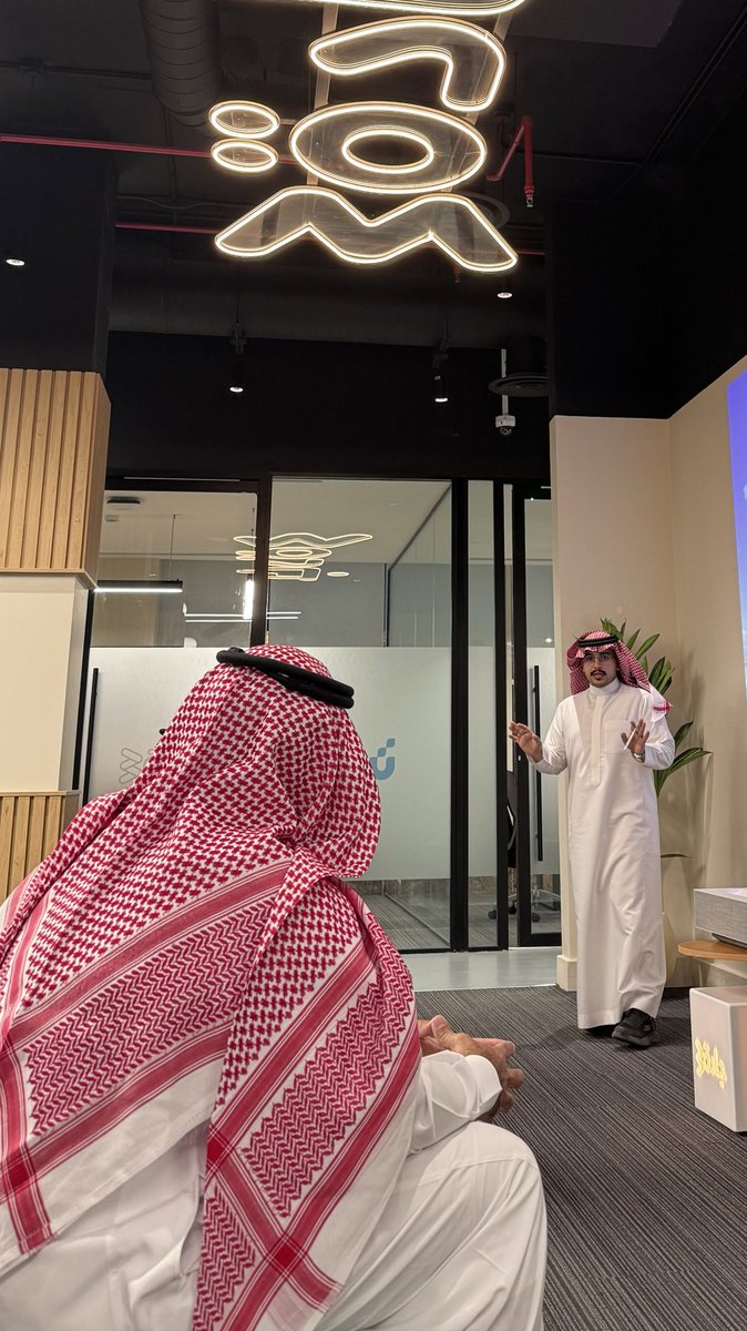 Mbadrtleti's tweet photo. نظمت مبادرة دليل القانونية وبالتعاون مع @osoollaw1 ورشة عمل بعنوان
( الجوانب القانونية في ادارة الموارد البشرية - قطاع الاعمال) في جادة 30 الجوف 
ومن تقديم المحامي @law_mahd وقد حضر الورشة العديد من المستفيدين. 
كل الشكر لمن حضر وشاركنا في النجاح https://t.co/dNvUvHfDUm