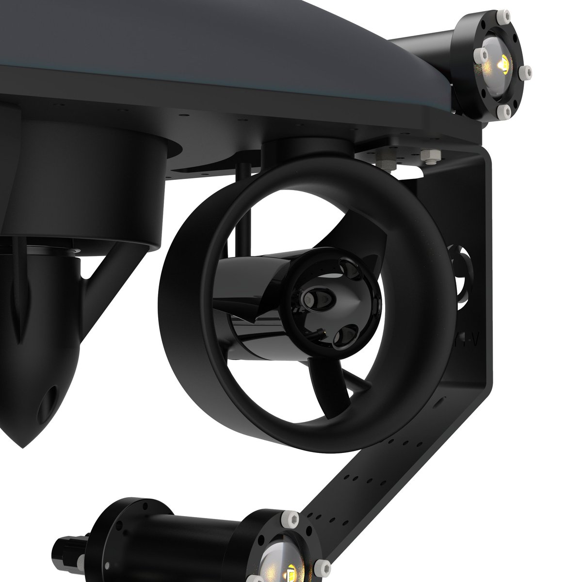 Her biri 350 watt gücündeki toplam 8 iticisi ile su altında yüksek kuvvet ve performans sergilemektedir. Gelişmiş itki sistemi sayesinde akıntıya karşı direnme gücü ve yük taşıma kabiliyeti rakiplerine kıyasla oldukça yukarıdadır.

letnamarine.com/v-pyrot