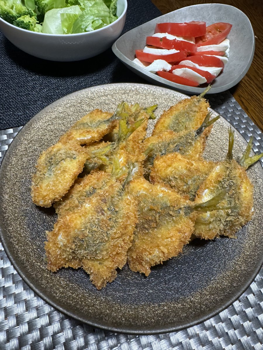 一年ぶりに家族でサビキ釣り行きました！
何気に恒例行事です😃
晩御飯はアジフライ🥢
