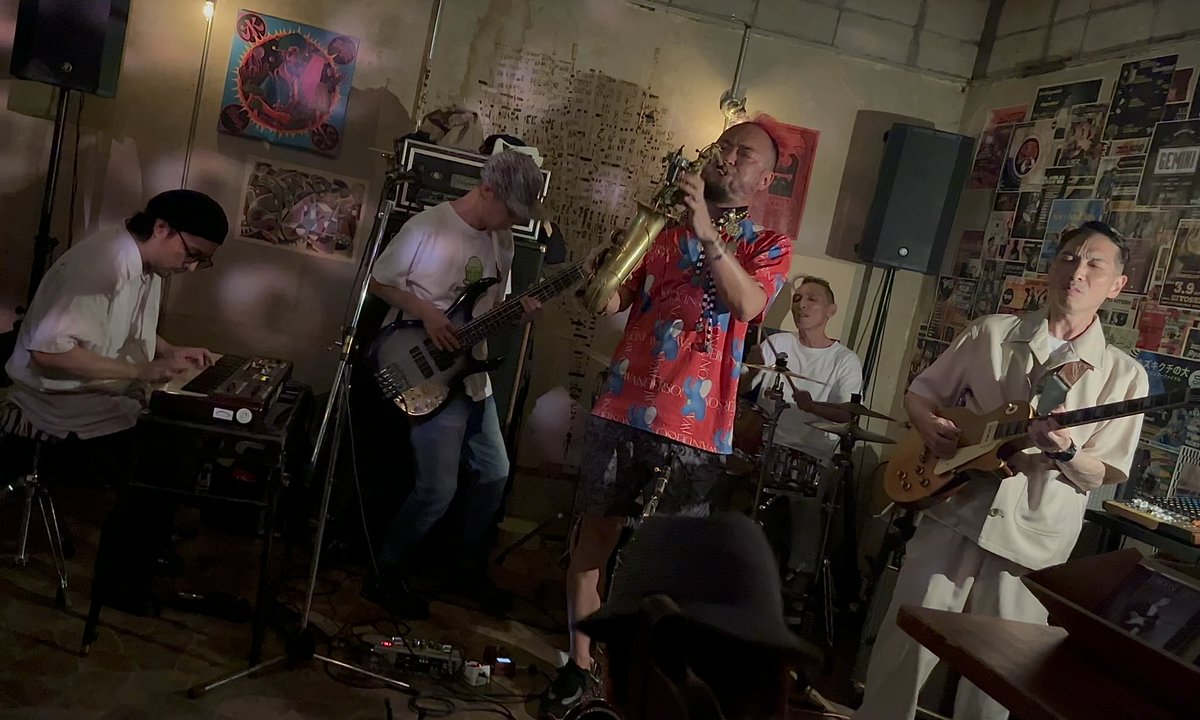 iwazaru_info's tweet photo. 2024/6/10 mon @ Hiyoshi Bar Transit

#IWAZARU 
@Motoharu___
@Cuebach
@tomoyastone
@BassieTanco 
#Yukky 

#Live #Jazz #Hiyoshi #BarTransit
#1stAlbum #Release20240816 https://t.co/uLA02UQN35