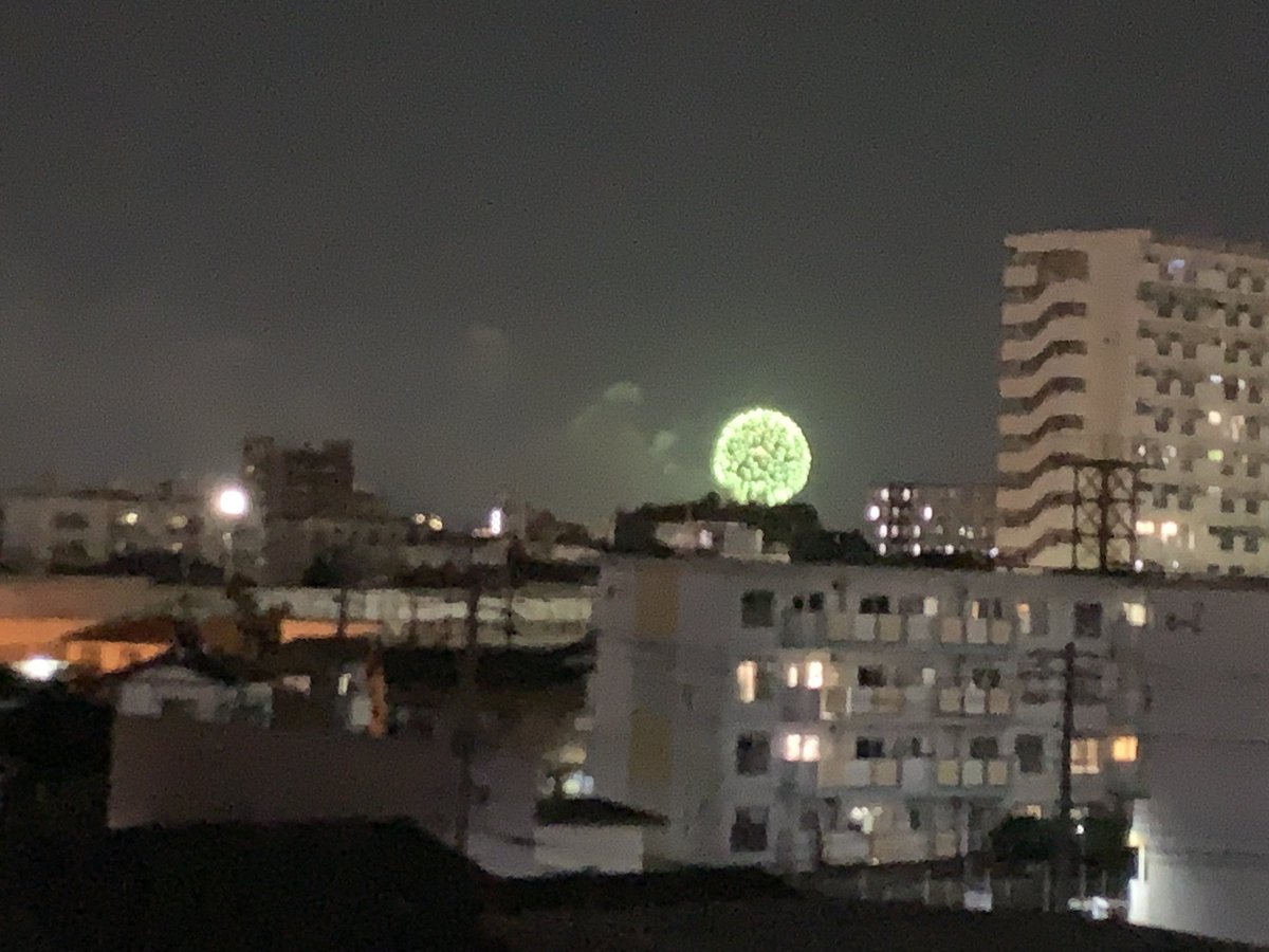 nobu_a222's tweet photo. 関門海峡の花火
社宅からちょこっと見えた https://t.co/R4x5kDZcte