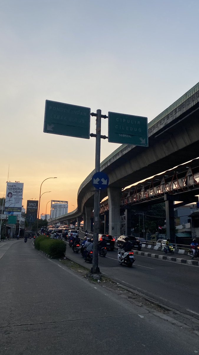 inisabil___'s tweet image. Mata jadi seger klo pulang dapet Senja kaya gini🫶🏻