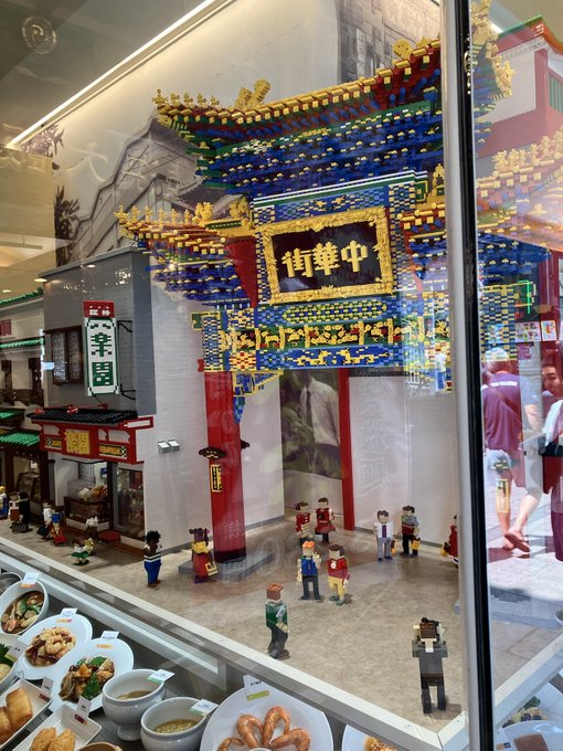 今日は横浜に行って中華街でサークルメンバーと夏コミ打上げなど🍤
そして夏コミゲット品。
通りすがりのバニーさんからの差入れも・・・ 