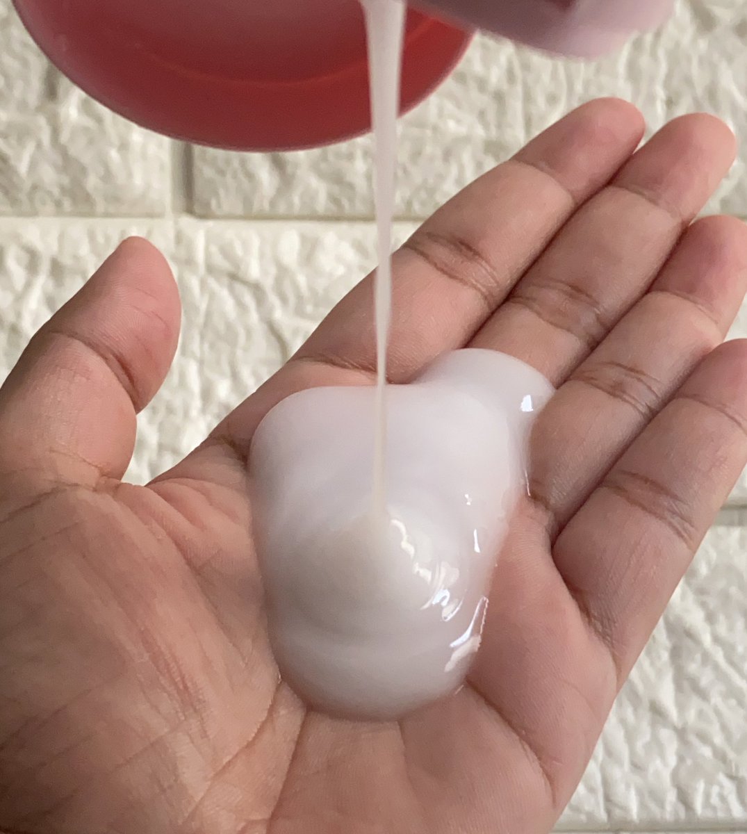 plumpypum's tweet image. Kok bisa ya ada pelembab jumbo tapi harganya 50ribuan aja???

udah gitu bisa dipakai seluruh badan gak cuma wajah aja, asli kalian harus cobain Skinditionernya Glamazing ini ✅✅