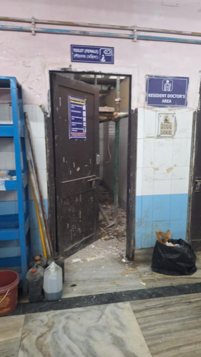 riksag's tweet photo. #RGKarMedicalCollegeHospital trying to suppress/demolish/destroy evidence...this is another level of lawlessness, dictatorship and criminality..unbelievable!!!

@BDUTT @PMOIndia @BanglaRepublic 

#justiceformoumita #bengalhorror #Nirbhaya2 https://t.co/AvVQHXyEVG