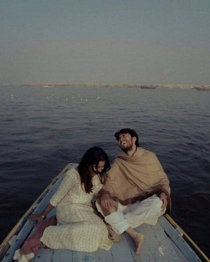 ~ বেশি মানুষের দরকার নেই,

স্বার্থ ছাড়া যে ভালোবাসবে, আর প্রয়োজন ছাড়া যে খোঁজ নেবে জীবনে এমন একটা মানুষ থাকলেইই যথেষ্ট... 🖤