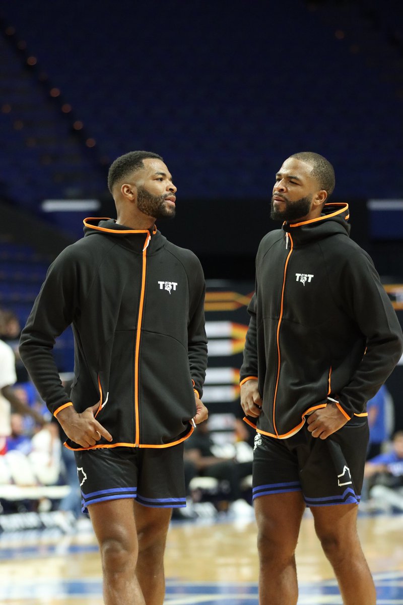 BigBlueDrew33's tweet photo. Harrison Twins appreciation post! 

These guys DOMINATED the NCAA tournament and provided us some of the best memories in UK basketball history. I remember where I was when they announced their return. Kentucky legends for life. Thank you Aaron and Andrew! https://t.co/6eFPu8ldhW