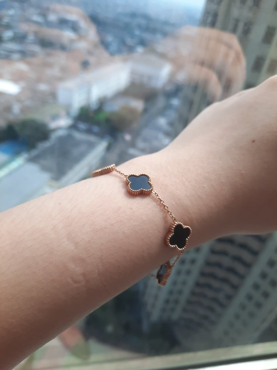 evannnh's tweet image. Gelang Bracelet

Cakep bgt buat sehari hari ataupun acara. Awet ga luntur pudah item dipake mandi parfum olahraga lotions handbody. Aman tahan banting. Keliatan kyk aslii cakepp

Shope.ee/6paVRx9T3H

mycollection.shop/curatewithme
#aksesoris #perhiasan #ootd #fashion #emas