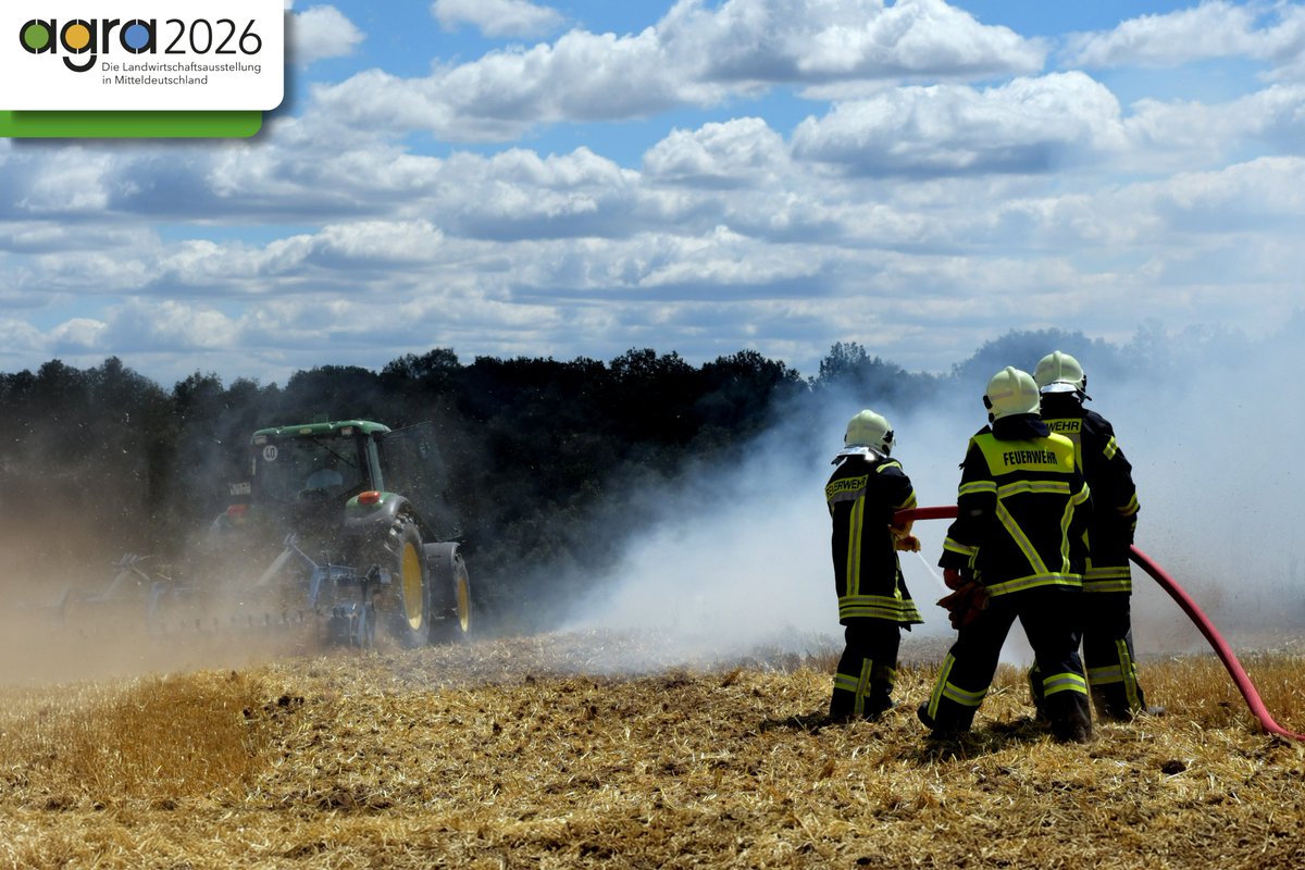 agraMesse's tweet photo. ☝️🔥 Die vielleicht letzte #Hitzewelle des Jahres rollt derzeit über uns, und mit ihr steigt die #Waldbrandgefahr. Damit alle vor Wald- und Feldbränden geschützt bleiben: haltet euch bitte an die jeweilig geltenden Verhaltensregeln! 🔥☝️

#Hitze #Sommer https://t.co/GsRhRaBMQ6