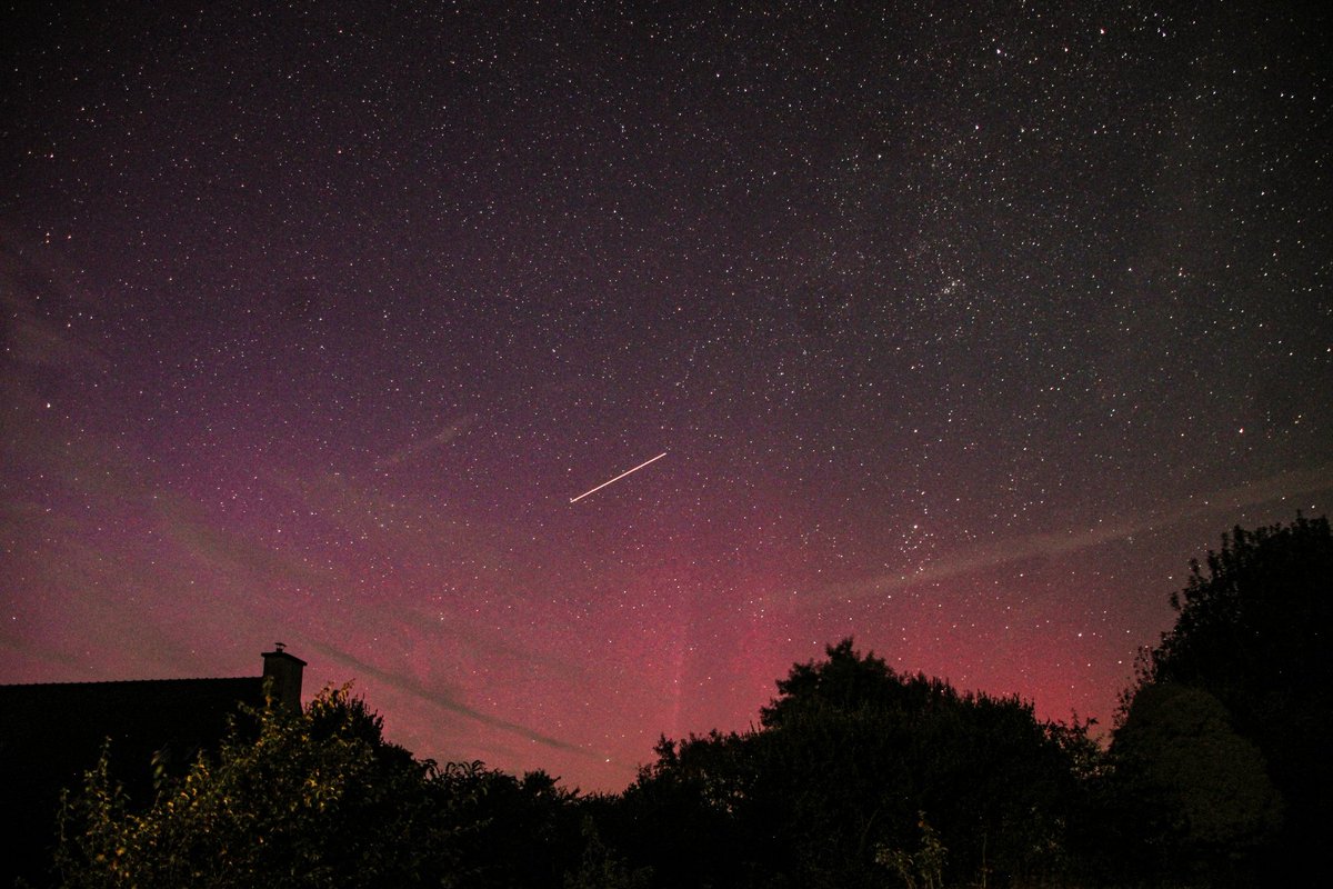Après la Norvège et les Alpes du Sud, je rêvais de photographier des aurores boréales depuis la Bretagne. Hier soir, on les devinait faiblement à l'œil nu depuis les <a href="/cotesdarmor22/">cotesdarmor</a> !
<a href="/LeTelegramme/">Le Télégramme</a>