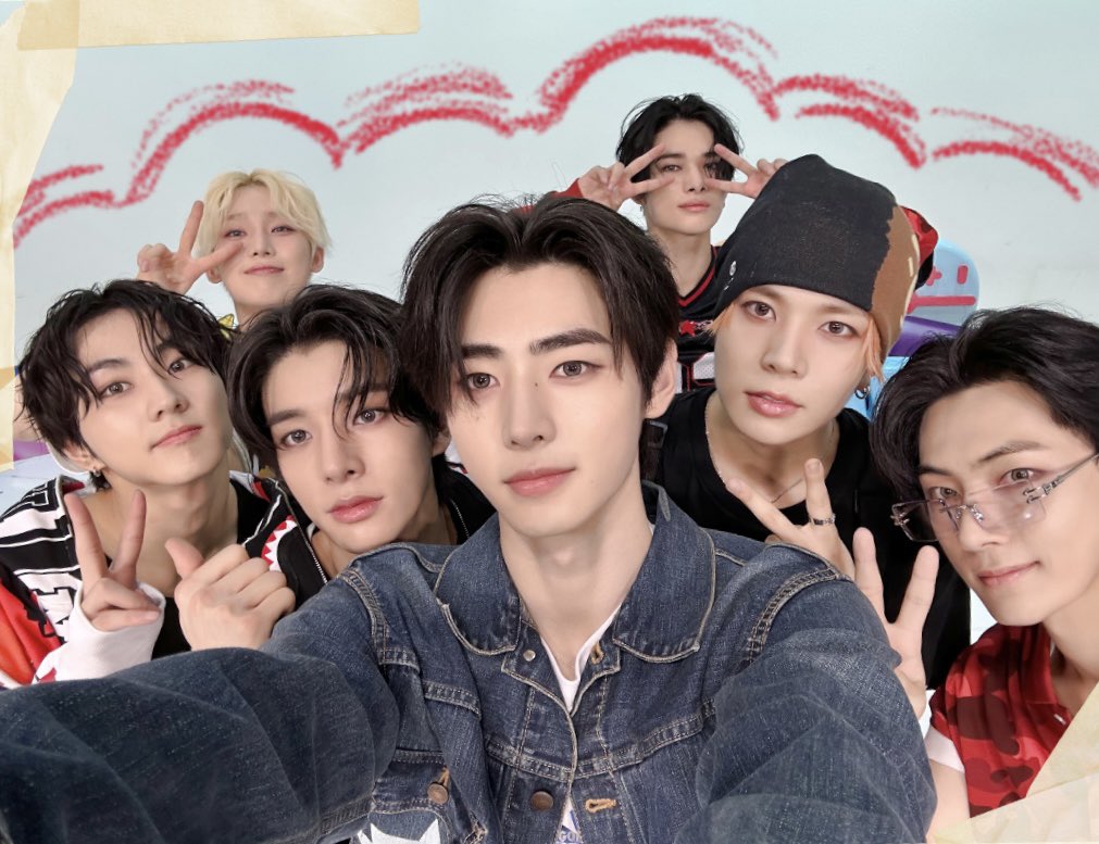 EN7ernally's tweet photo. you have my whole heart my enhypen 🫶🏻 https://t.co/MFyVkLARbP
