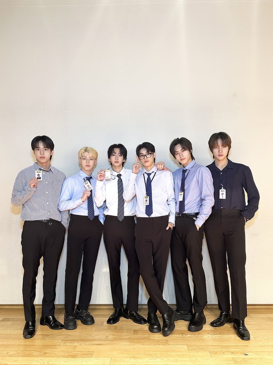 82MAJOR_231011's tweet photo. [📷]
#에이티투데이_240811

행! 집! 욕! 부!

(행)복을 위해 에티에게
(집)중하기!
(욕)심부리며
(부)지런하게 사랑한다고 얘기하기💕

#82MAJOR #82메이저 #에투메
#82데이 #82TODAY https://t.co/UEiMVosUrZ