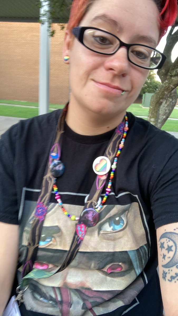 JenFMax's tweet photo. Well guys, today is my first day to pursue my professional writing career in college. I’m nervous as hell, even got to school hella early because of my nerves and I don’t arrive late anywhere🤷🏻‍♀️Had to rep Arcane today 😁🧁#arcane #firstdayofcollege #writer #nervous https://t.co/2PjDAOyOh2