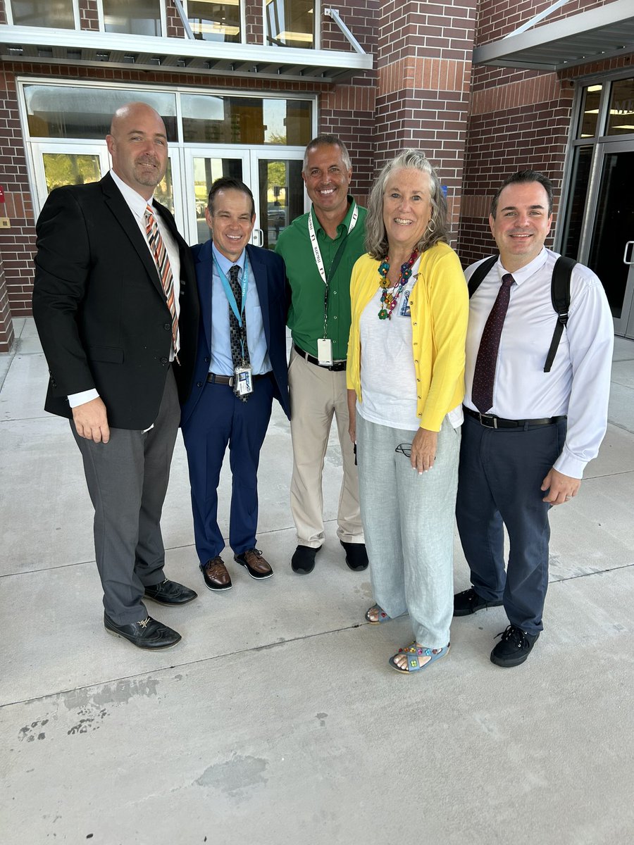 edleader1's tweet image. Great morning visiting classrooms with Principal Rynca! Classrooms ready for collaborative structures and boards are set for learning! Love it!#MCSDBetterTogether #BetterIgnite