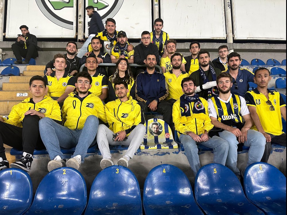 UFBKocaeli's tweet photo. Kocaeli Üniversitesi'ni kazanan tüm Fenerbahçeli arkadaşlarımızı tebrik ederiz. Sizleri de aramızda görmeyi bekliyoruz. #HaydiSenDeGelKatılBize https://t.co/023Y6JRbEl