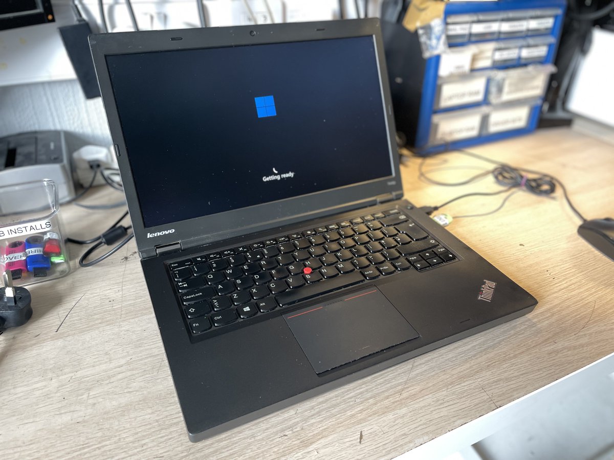 BridgeComputers's tweet photo. Just in: a batch of Lenovo T440p Windows 11 laptops! All come with Windows 11 Home, 256GB SSD, 8GB RAM and 14” HD LCD; available for £340. Only available for a limited time!  #microsoftwindows11 #sustainable #SSD #Microsoftwindows #shopsmall #refurbishedcomputers https://t.co/E6utkL8Jn8