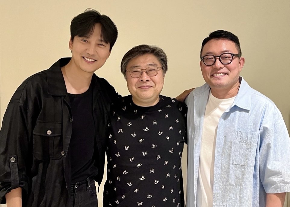 반가운 얼굴! 반가운 조합!

무뢰한당이 오늘 저녁 안먹어도 배부른 이유...
=김남길 배우와 함께하는 <리볼버> GV!
지금 시작합니다🫶

<리볼버> #절찬상영중
🔗지금 바로 예매하기! litt.ly/plusm

#리볼버 #전도연 #지창욱 #임지연 #김준한 #김종수 #정만식 #무뢰한 #김남길 #오승욱감독