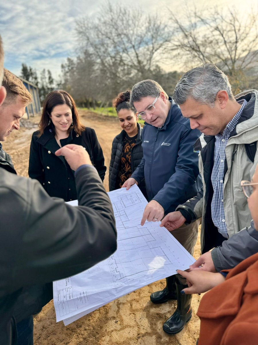 Fantastic visit this morning to the site where the new Apex High School Stellenbosch is currently being constructed for completion by January 2025, expanding access to education in the Western Cape!