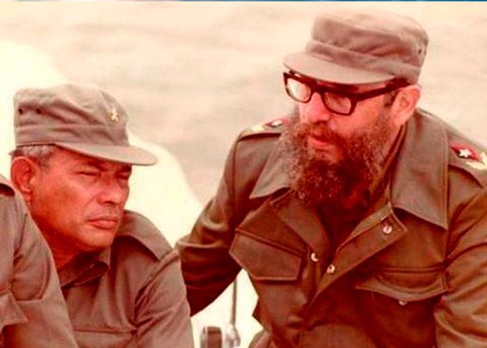 BySocialista's tweet photo. Fidel y Tomás:

Luminoso legado para los pueblos revolucionarios de nuestra América y el mundo. 

#PLOMO19 #Cuba #Nicaragua https://t.co/CU0TjdN5M0