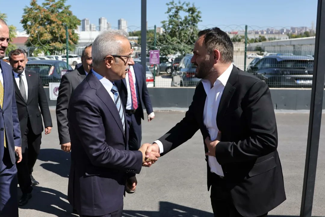 ankara_kg's tweet photo. Ulaştırma ve Altyapı Bakanımız Abdulkadir Uraloğlu tesislerimizi ziyaret etti. Sayın Bakanımız ve kulüp başkanımız fikir alışverisinde bulunurken Bakanımız Abdulkadir Uraloğlu yeni sezon için kulübümüze başarılar diledi

@a_uraloglu https://t.co/mef0FlBgmi