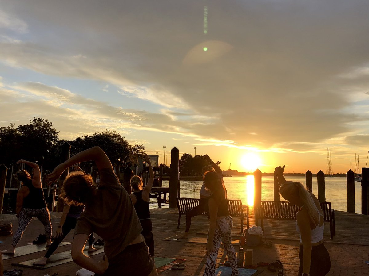 wtsai100's tweet photo. Vinyasa flow 6AM class to start the day 🌞 Gratitude attitude for sunrise community &amp; outdoors fitness vibes #fitspiration #yoga https://t.co/PXw5GIISRW