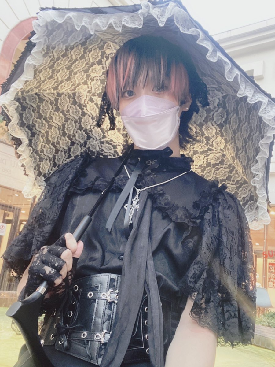 Petzvaled's tweet photo. お出かけ。

傘が最強きゃわ。アプレビュートさん。 https://t.co/WmvsMHE1Qr