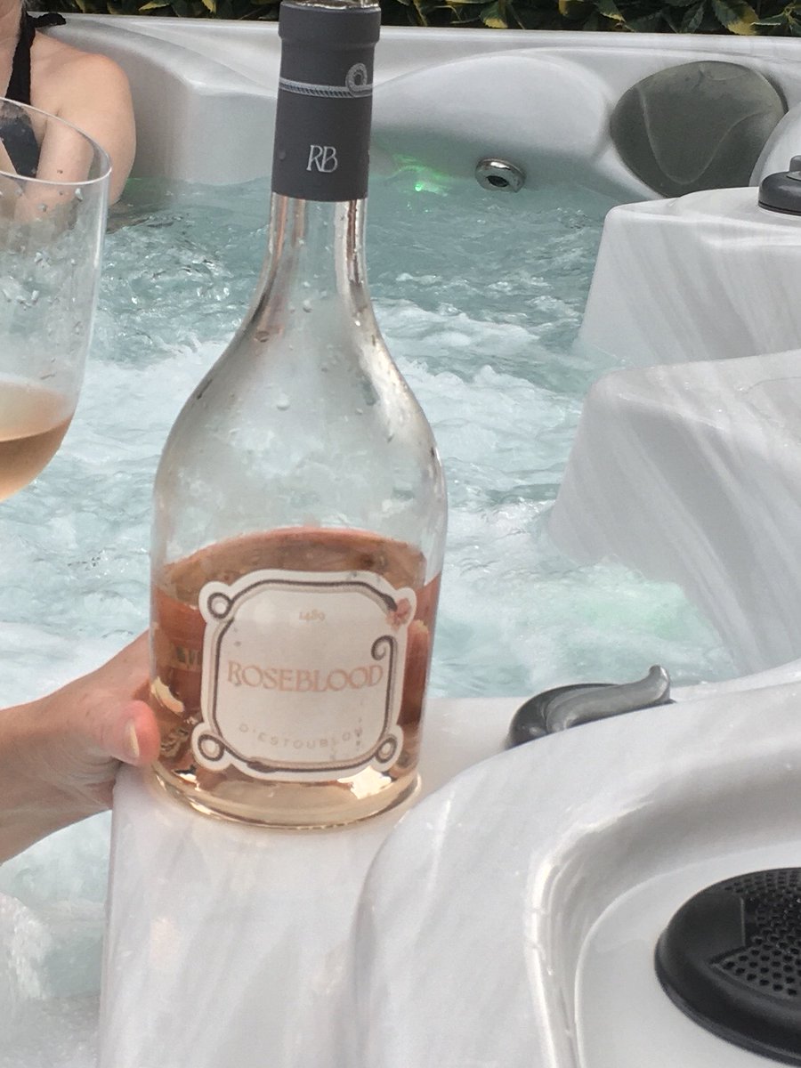 #Rose in a hot tub....now that's the place to be in this glorious sunshine!

#Roseblood is one of my new favourite #rosewines! If you haven't tried it, then you really should!  

Currently only £13.99 when you mix any 6 at #Majesticwine it's a must buy in our rose promotion!