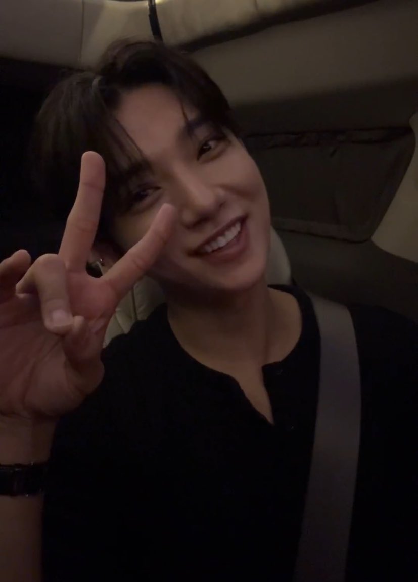 wonubliss's tweet photo. picture time ✌️🖤 https://t.co/ZNglBOKsQy