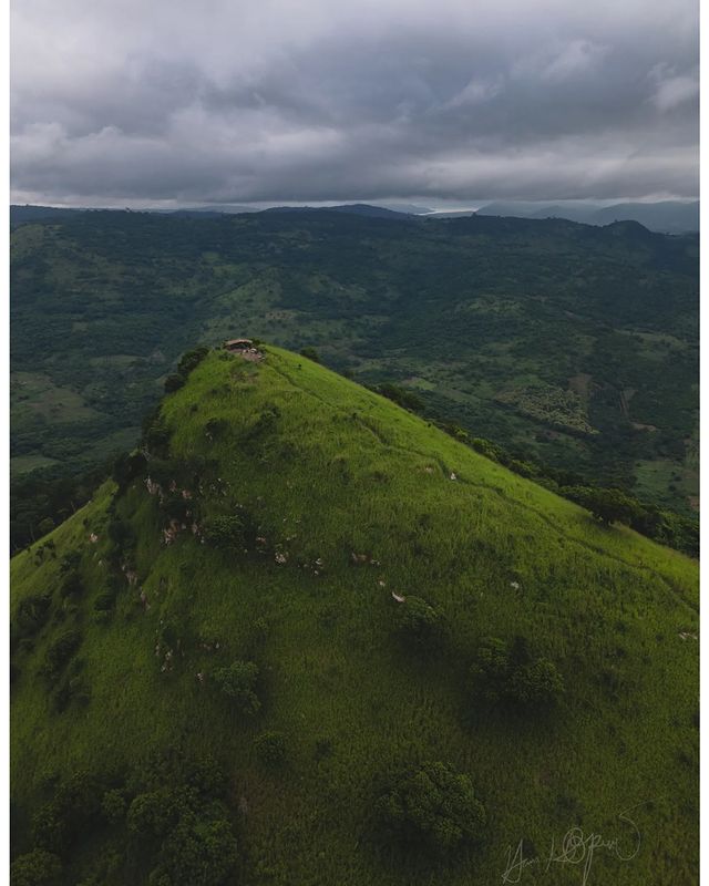 mrdzidzor's tweet image. Mount Yogaga: A Ghanaian Gem
Mount Yogaga is a prominent peak located in Kpong, Ghana. It holds the distinction of being the second tallest mountain in the entire country, making it a captivating destination for nature enthusiasts and adventure seekers alike.

📷: @profscom