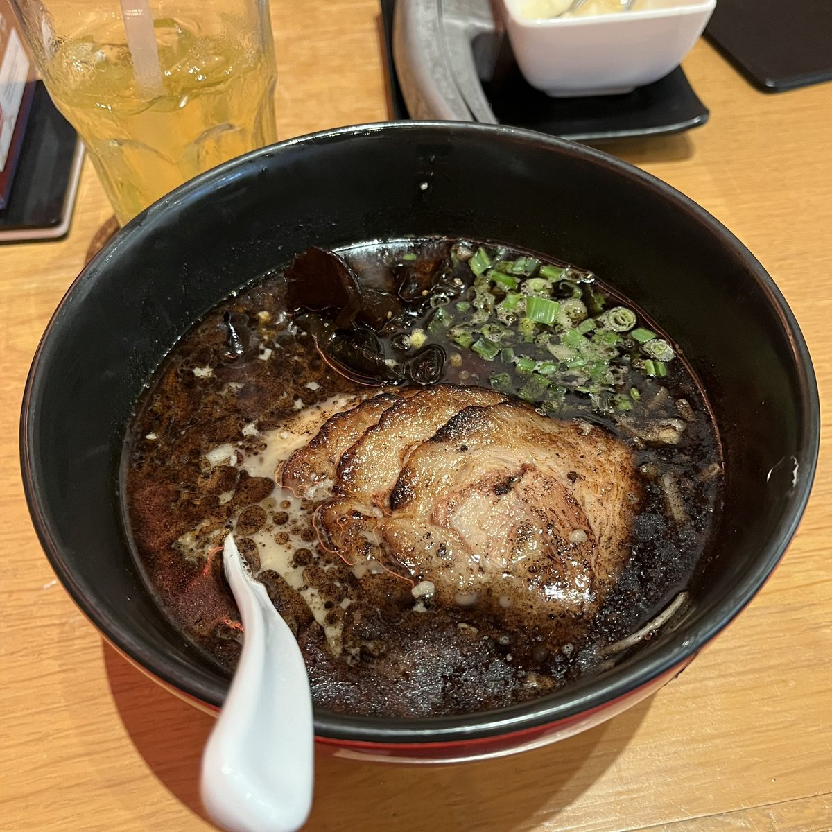 Yui53591329's tweet photo. Been a while since I showed what Yui eat~ Celebration meet for 3rd MYVTC with PVE 🥳🤤
#yuiisprettyflower #pvevtuber https://t.co/4RIZYc9cMV