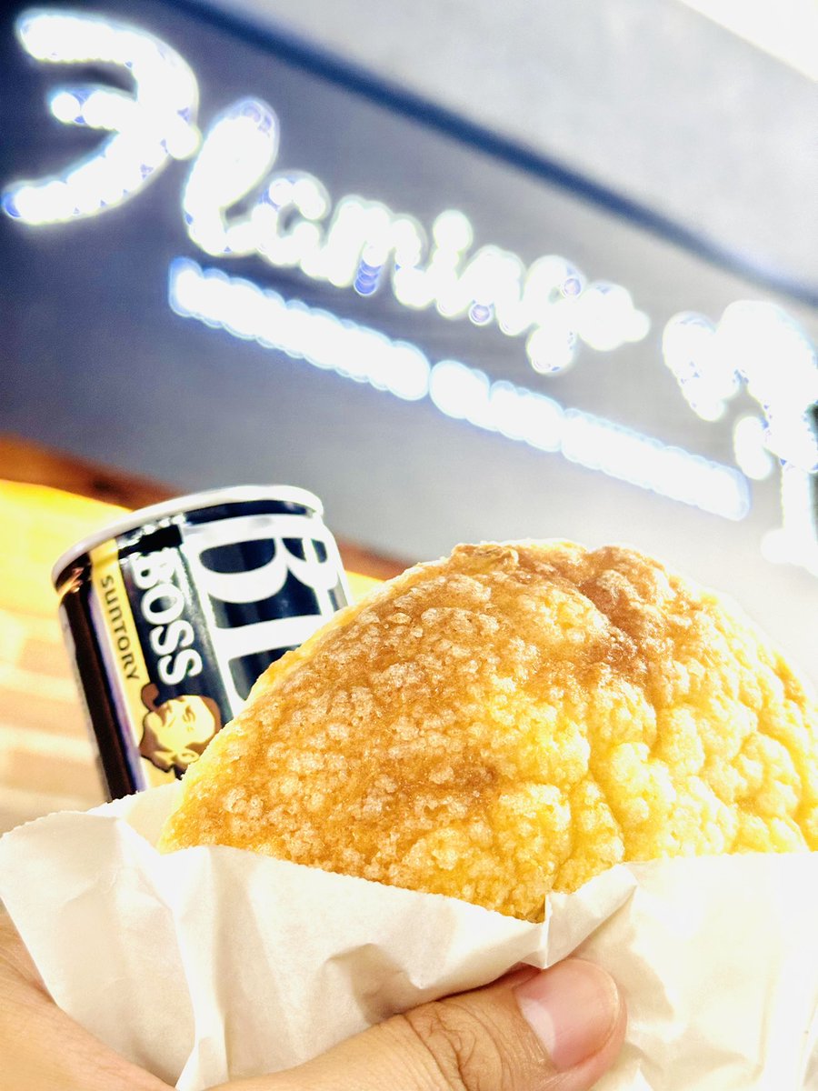 okkun1108okkun's tweet image. #Primeiro #メロンパン #登戸店
#デリバリー僕ちんカフェ
#川崎フラミンゴ

まさかのトリプルコラボ！🔥

🦩前で香り豊かでサクふわメロンパンを僕ちんカフェ提供のブラックコーヒーと一緒に美味しくいただきました！！😋

メロンパンとても美味しかったので女の子への差し入れとして良いですねー！😊