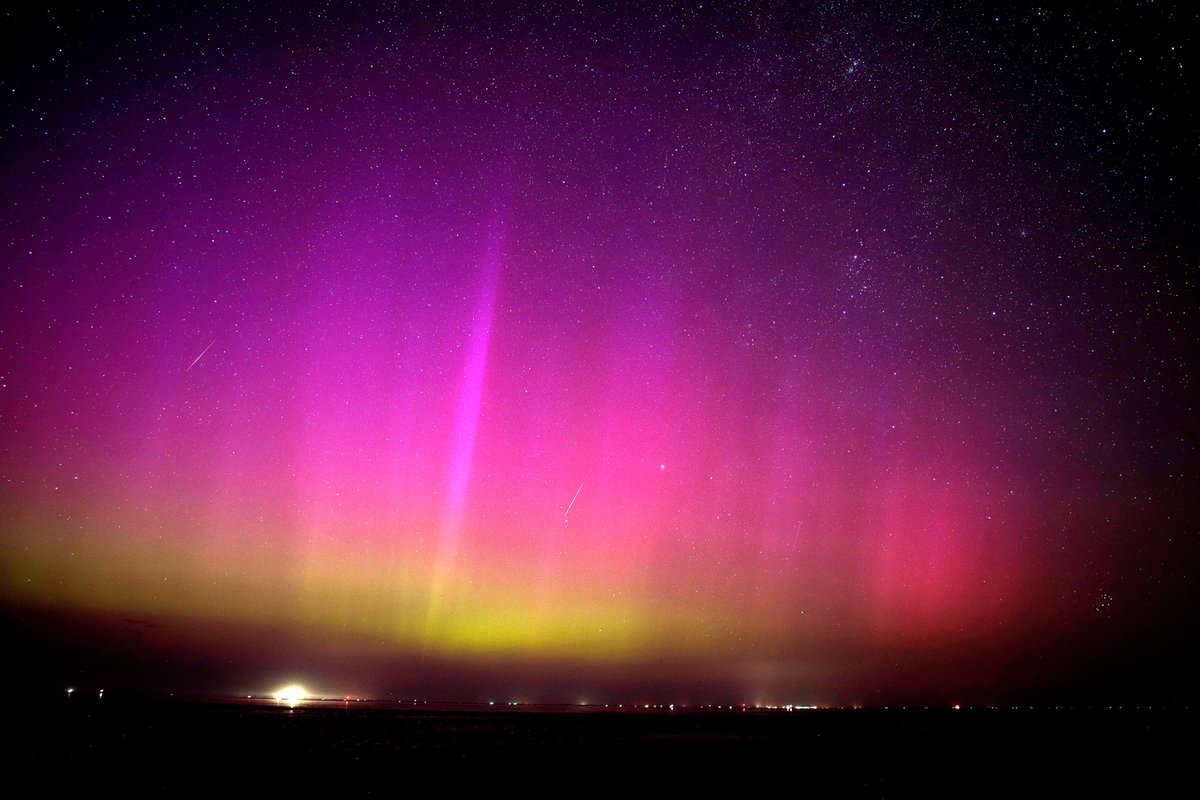 _MDV_'s tweet photo. Noorderlicht van afgelopen nacht inclusief 2 kleine meteoren. Zwarte Haan Friesland, 13-12-2024 00.26 CET. https://t.co/Tzc2TRcDEW