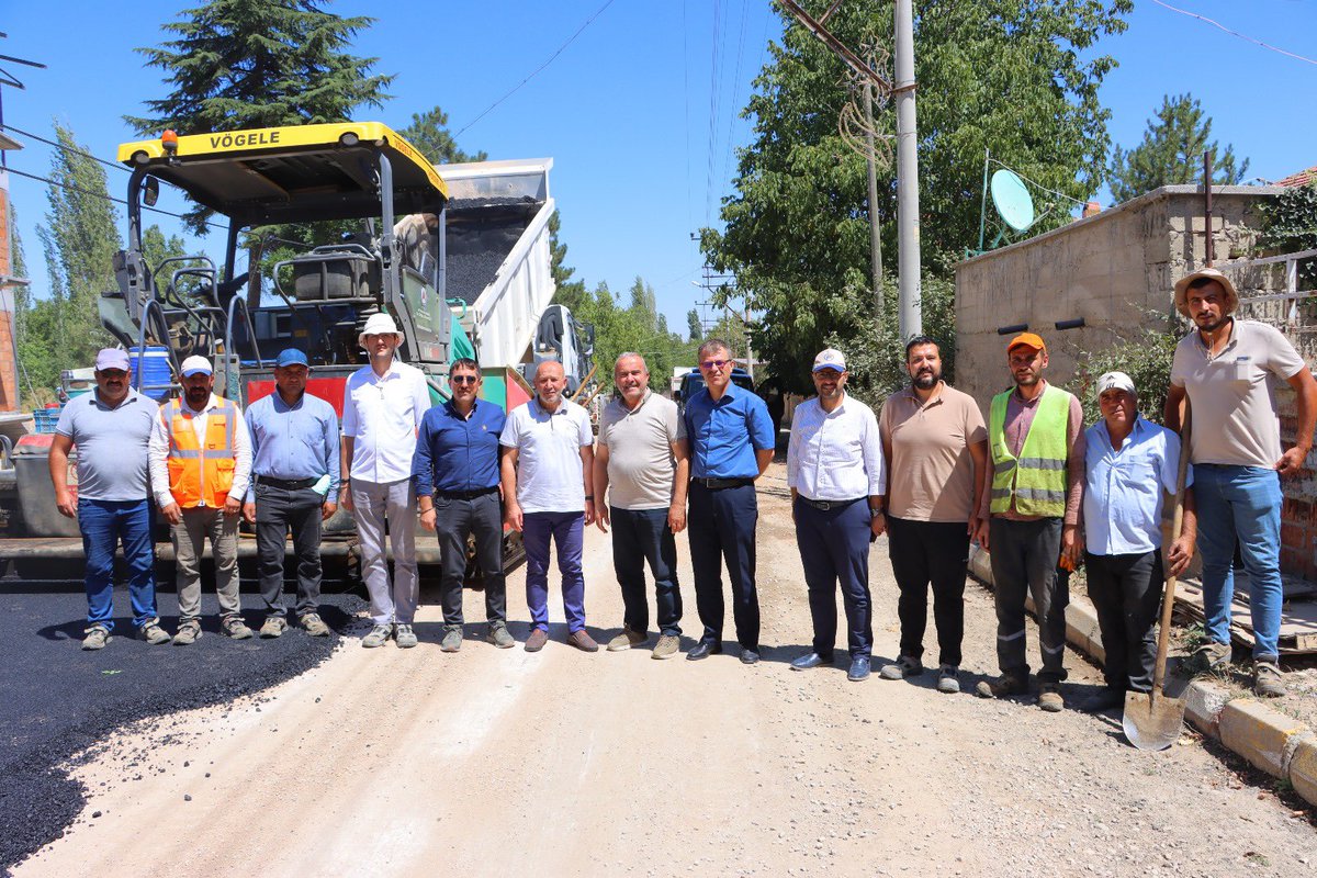 siper_mehmet's tweet photo. 📍Sinanpaşa- Kırka 

Sinanpaşa İlçemizi Kırka Beldesine bağlayan sıcak asfalt yol yapım çalışmasını yerinde inceledik. İl Özel İdaremiz Yol ve Ulaşım Hizmetleri Müdürlüğü tarafından yürütülen projede ekiplerimizden detaylı bilgi aldık. https://t.co/3doBzEUvrp