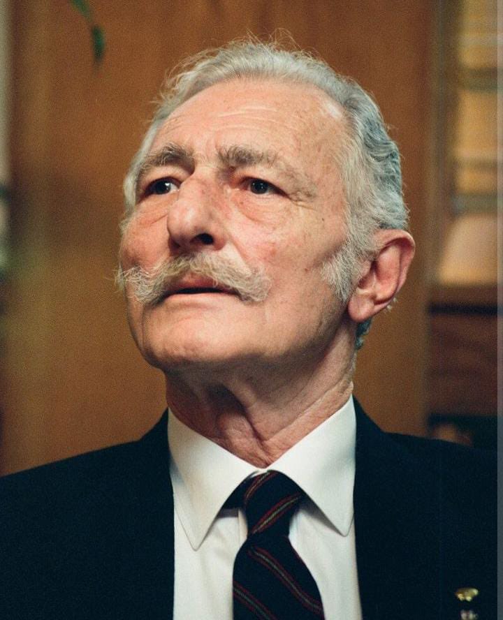 Saygı ve rahmetle.
Senin Evlatların Beşiktaş Aşığı
#SüleymanSeba