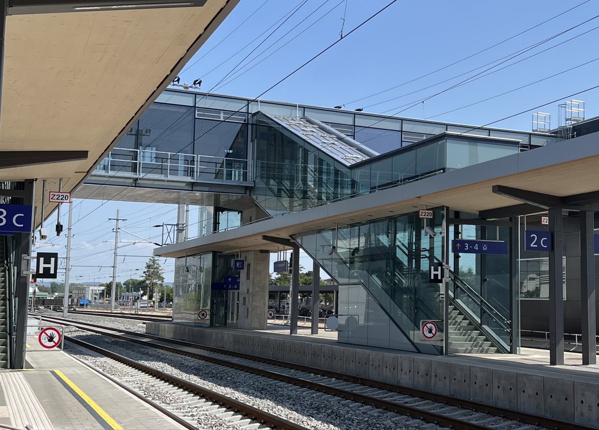 Kommt da irgendwann mal der Saunameister am neuen Saunaübergang in Gramatneusiedl oder muss man die Aufgüsse selbst machen <a href="/unsereOEBB/">ÖBB</a> ?