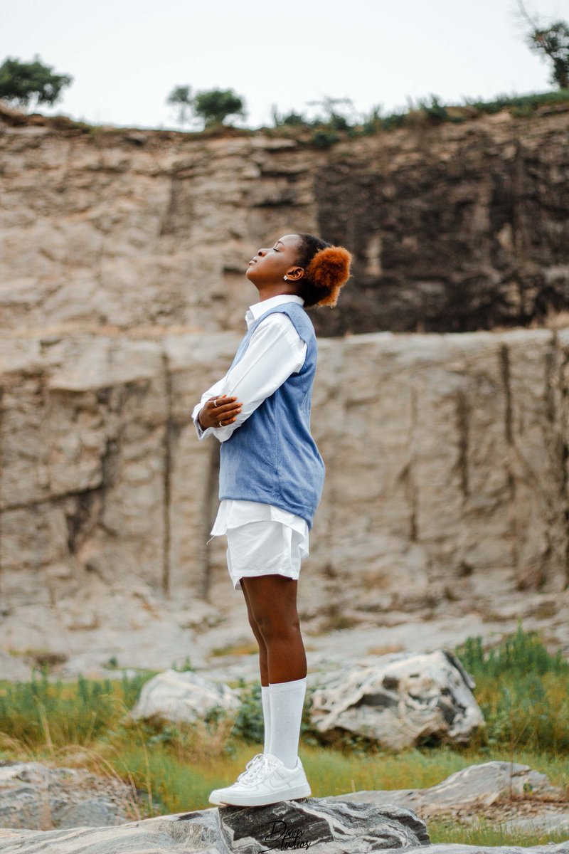 _dawnstudios's tweet photo. Blending fashion with nature’s canvas—every moment is a masterpiece waiting to be captured. Let’s create your story against the backdrop of the great outdoors. 🌿📸 #NatureMeetsFashion #dawnstudios #fashion #outdoor #nature #Nigeria #photography #fashion https://t.co/0RbHBn5XnQ