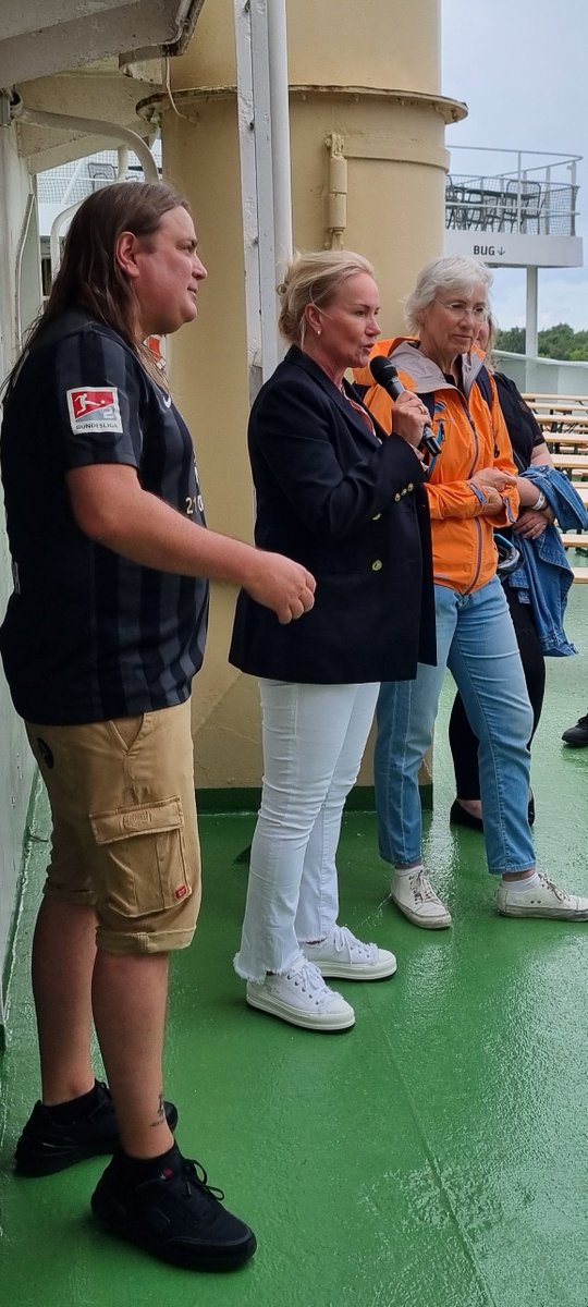 Ein besonderes Highlight: Die Übergabe eines „Gutscheins für die Installation von Bitcoin als Zahlungsmittel“ an die IGA-Park-Leitung. Wir bleiben für euch am Puls der Zeit! 💡