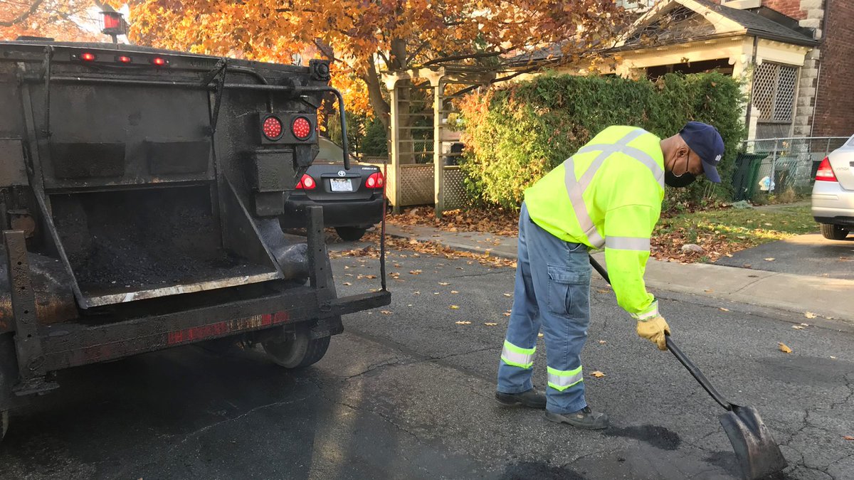 cityoftoronto's tweet photo. Hey Toronto! Thanks for reporting those pesky potholes to 311 Toronto. 🙌

Because of your efforts, 40 crews of 131 City staff filled 6,669 potholes with over 83 tons of asphalt during Saturday's #PotholeBlitz, closing out 110 service requests.

Keep those reports coming! 🚧🛠️ https://t.co/BFM09gSwFt