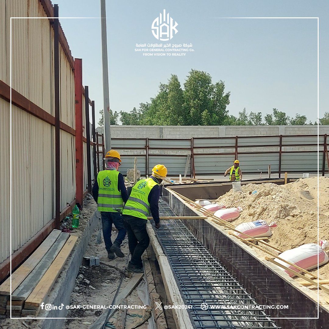 sakcontracting1's tweet photo. أعمال الحدادة لقواعد الاسوار ، في مشروع المصنع العربي للصناعات المعدنية.

نسعى إلى تحويل التفاصيل المعقدة إلى واقع ملموس من خلال تنفيذ مشاريعنا بدقة وكفاءة عالية.

#SAKContracting
#صروح_الخير_للمقاولات_العامة
#From_Vision_To_Reality https://t.co/ZZ4rKnDxZz