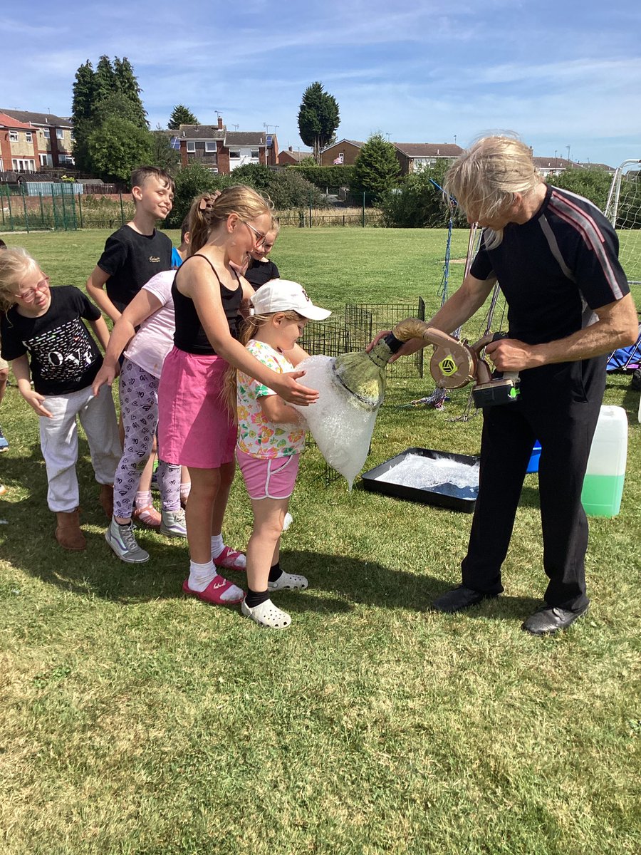 crags31's tweet photo. We enjoyed Mr Bubbles at holiday club today!
@CragsSchool 
@nexus_MAT https://t.co/0hc0fP0McU