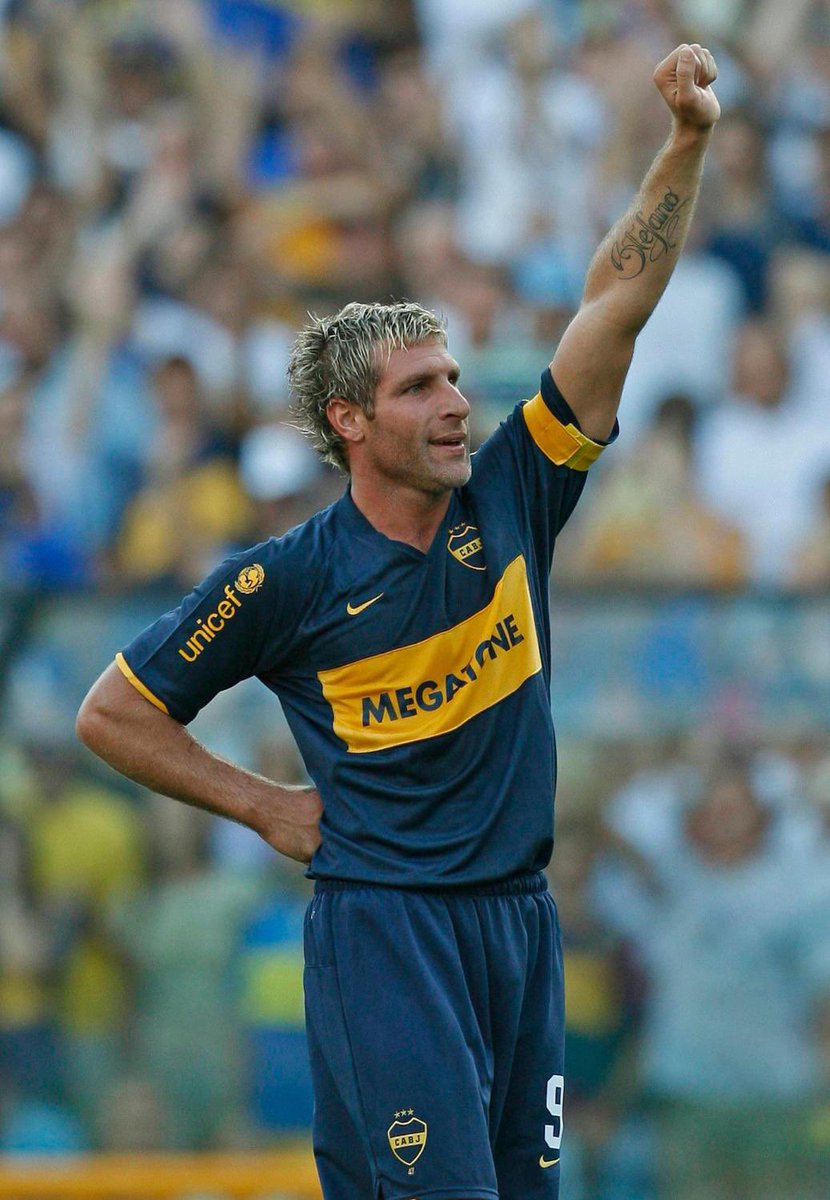 Mi superhéroe cuando era chico. 

“Lo que hiciste por Boca no se olvida en la vida 💛💙”.