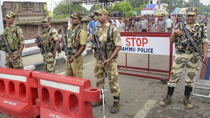 Ahead of Indian Independence Day, #IOJK  is under complete security grid. Military has ntensifying patrols and establishing roadblocks &amp; checkpoints,drones for surveillance. People are forced to stay in and govt employees, and students forces to join celebrations.
#FakeNormalcy