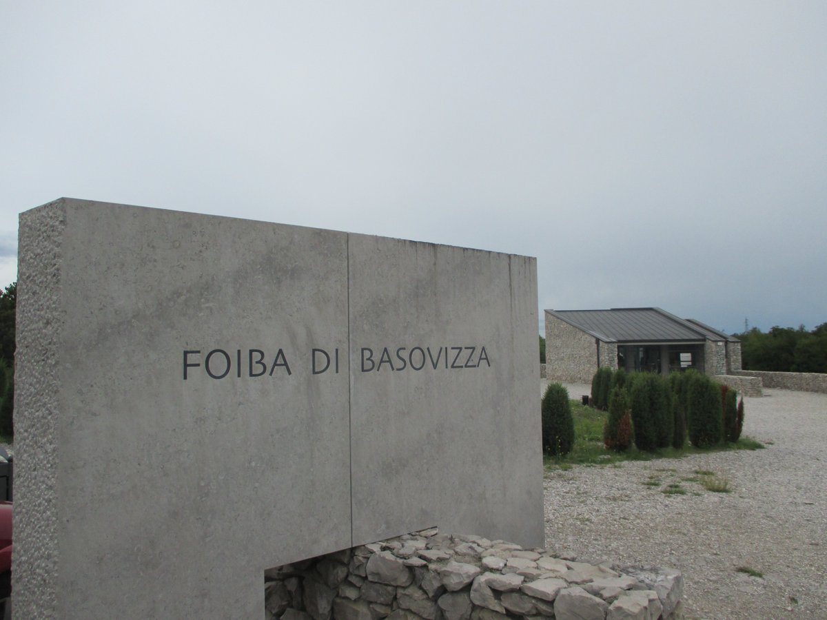 MEMPOP_ERC's tweet photo. 📷Monument in Basovizza, near Trieste, honors "victims of the Foibe massacre" since 1992. A National Monument, but also a reflection of far-right historical manipulation. Fieldwork glimpse, August 2024. Laura Mafizzoli.
#MEMPOP #MemoryPopulism #memorials https://t.co/bdbLalBwyR